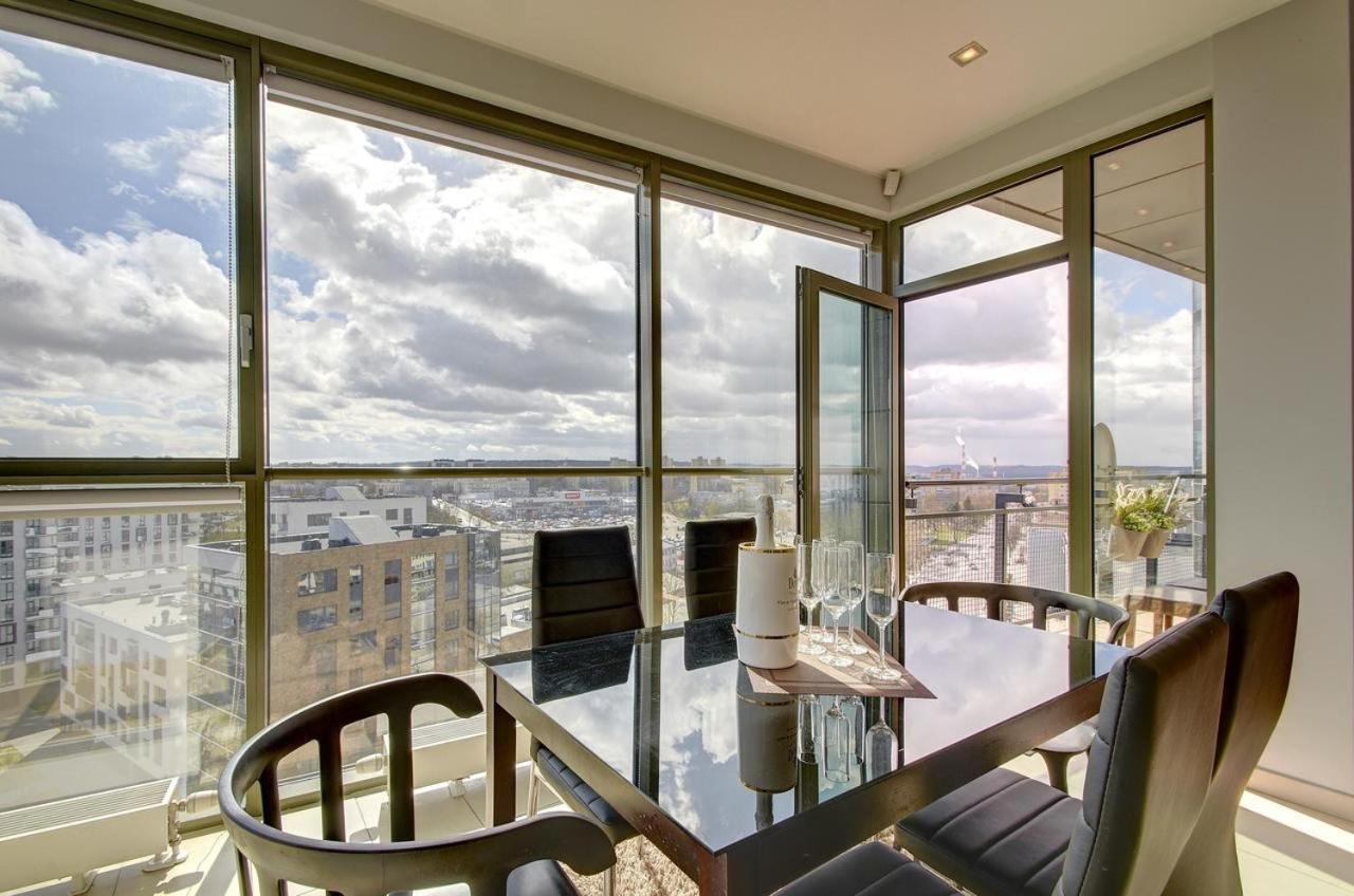 Helios Luxury Apartment In Vilnius Skyscraper Buitenkant foto