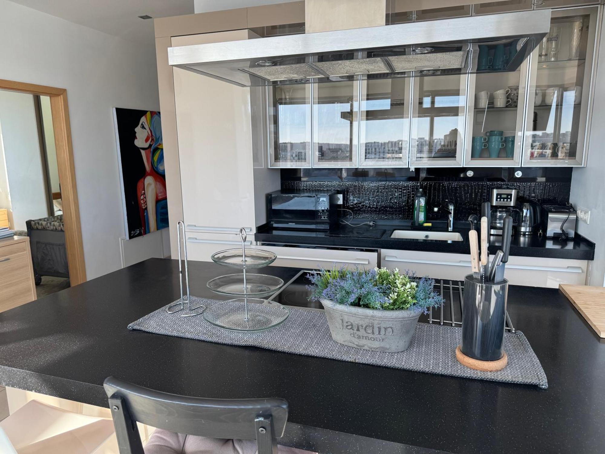 Helios Luxury Apartment In Vilnius Skyscraper Buitenkant foto